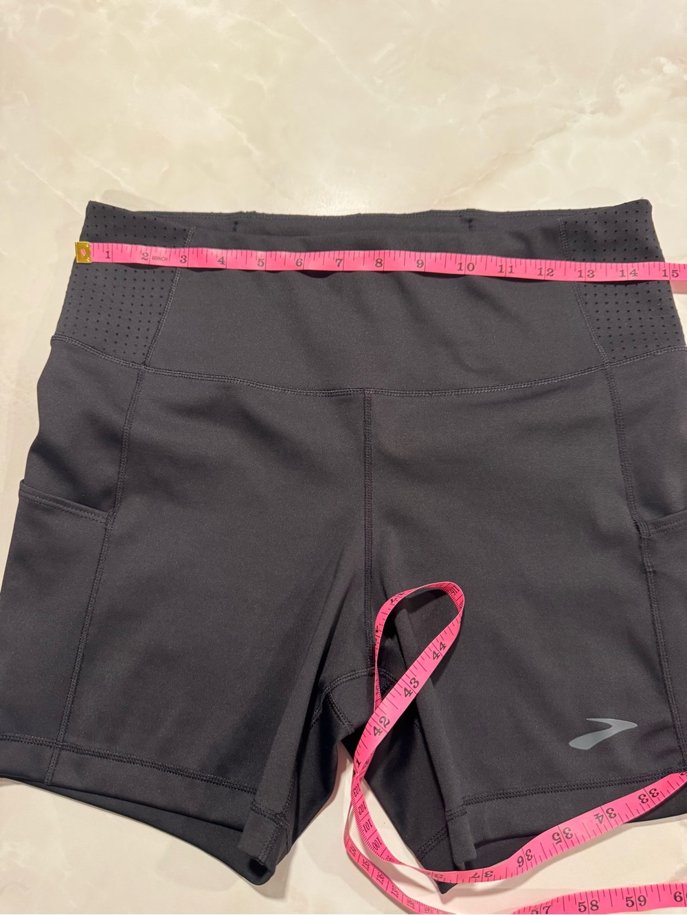 Brooks Black Women’s Bike Shorts with Side Pockets - Picture 9 of 11